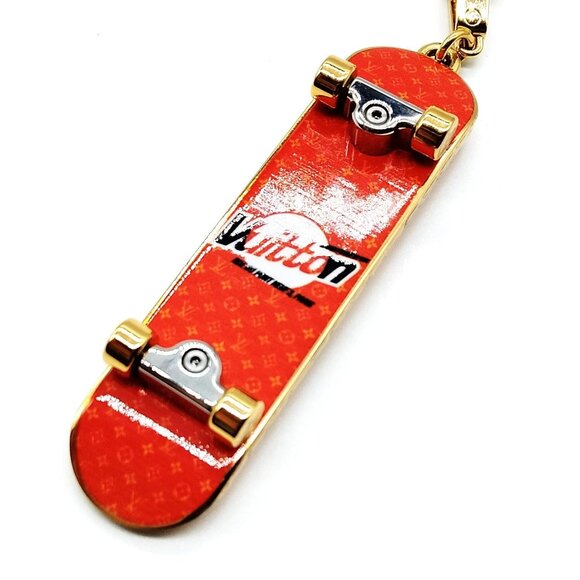 Authentic Louis Vuitton Pendant Skatebord Necklace mn715-120325 - Picture 8 of 9